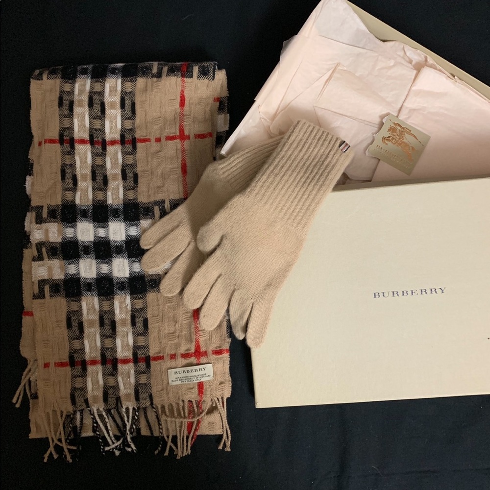 Burberry scarf & glove set -authentic 10% cashmere